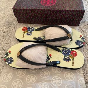 Tory Burch NIB Navy/ Tea Rose Flip Flops